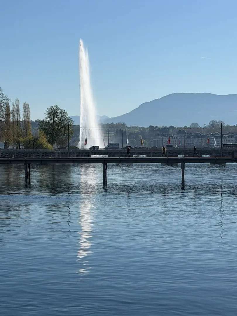 View of the Geneva Fountain, Fountain Jet d'Eau, Geneva, Switzerland.jpg