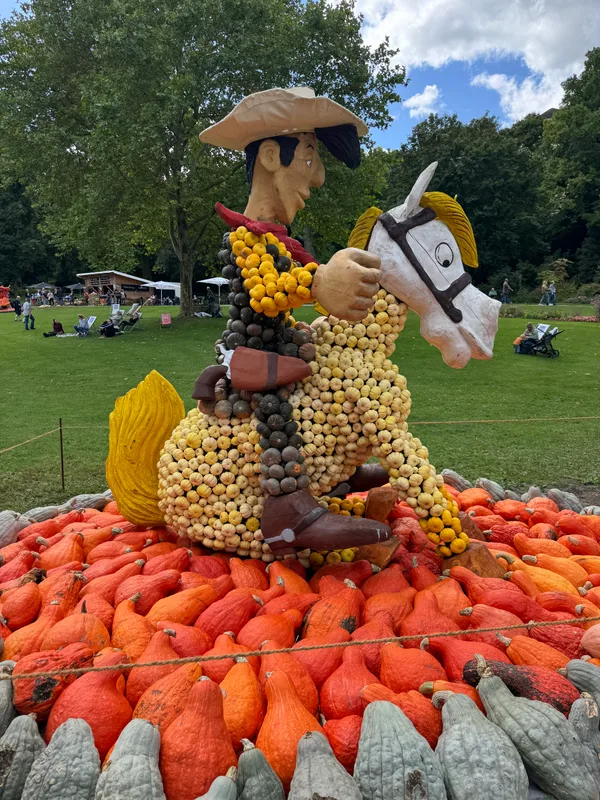 Pumpkin sculptures at the Kürbisausstellung - 4.HEIC