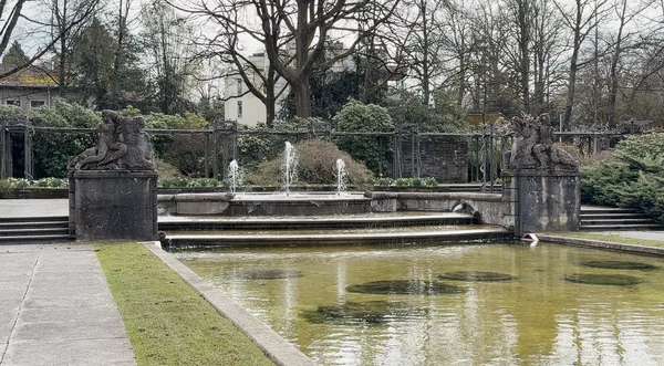 The Lily Pond, Rosengarten, Bern.png