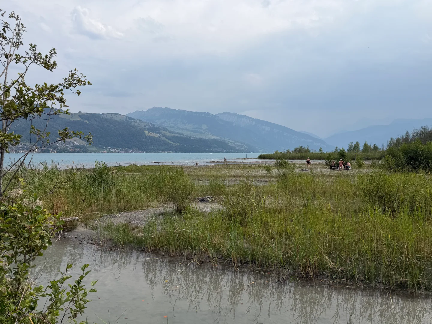 Kanderdelta - a wild alpine river, a lake, gravel banks and mountain views