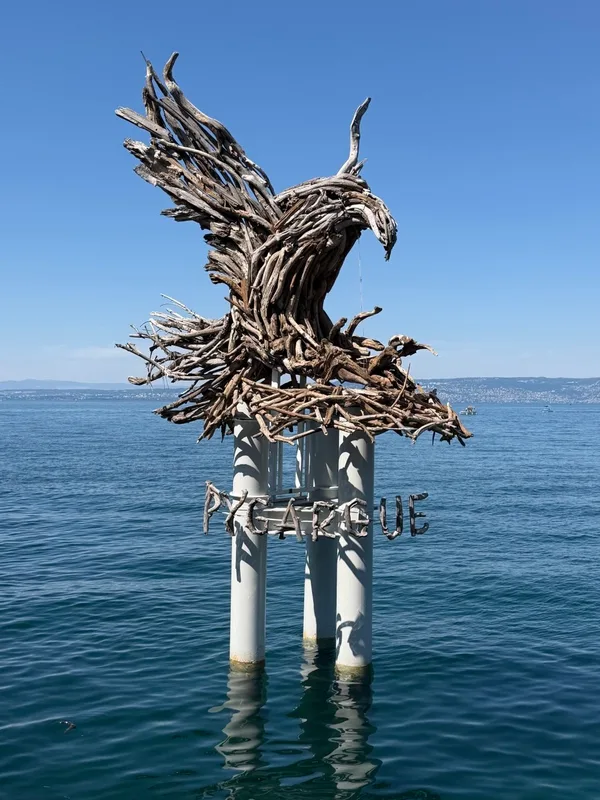Évian-les-Bains, The lakefront promenade_2.jpg