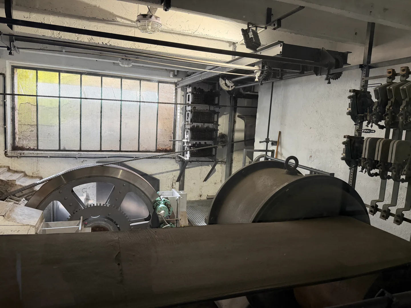 The funicular mechanism at the upper station