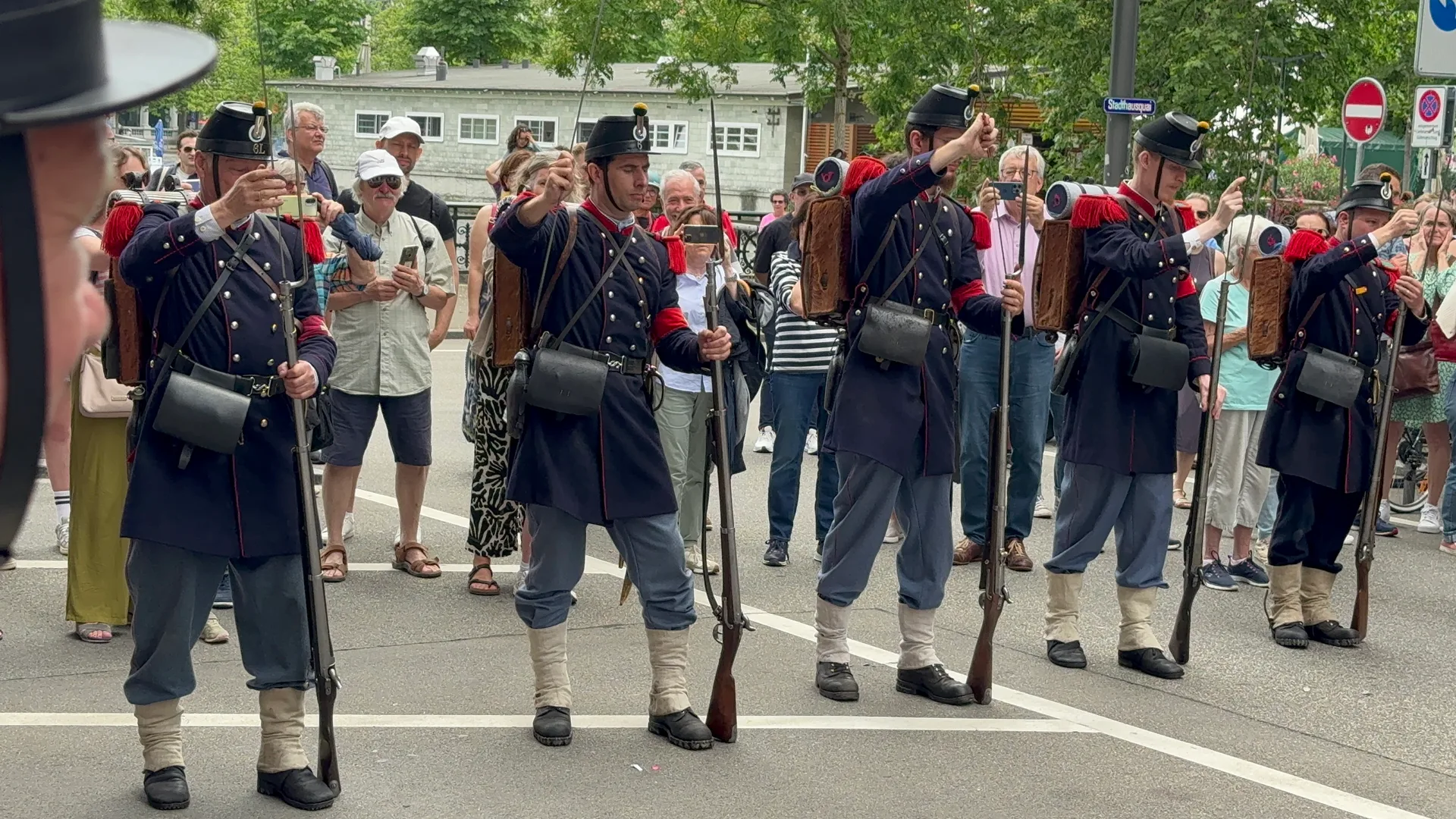 Ehrensalut der Schweizer Infanterie zum Schweizer Nationalfeiertag