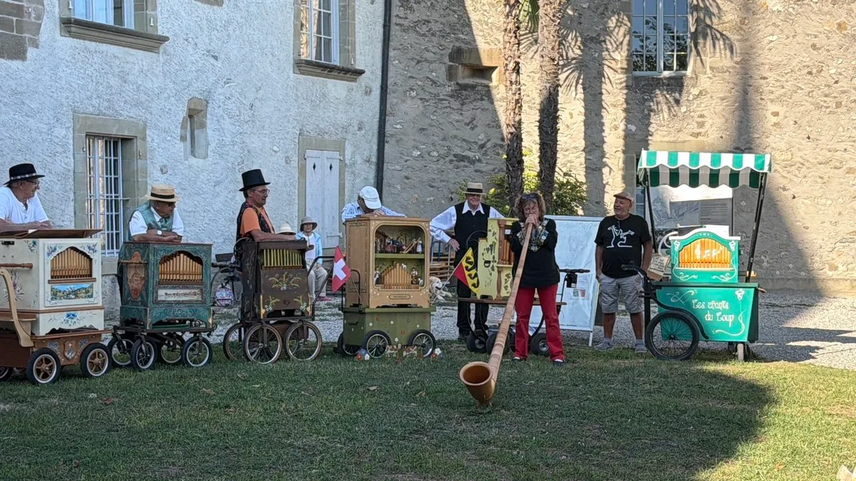 Das Abschlusskonzert der Drehorgelspieler beim Schloss Rolle