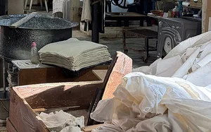 Paper, Vallis Clausa, Fontaine-de-Vaucluse, France