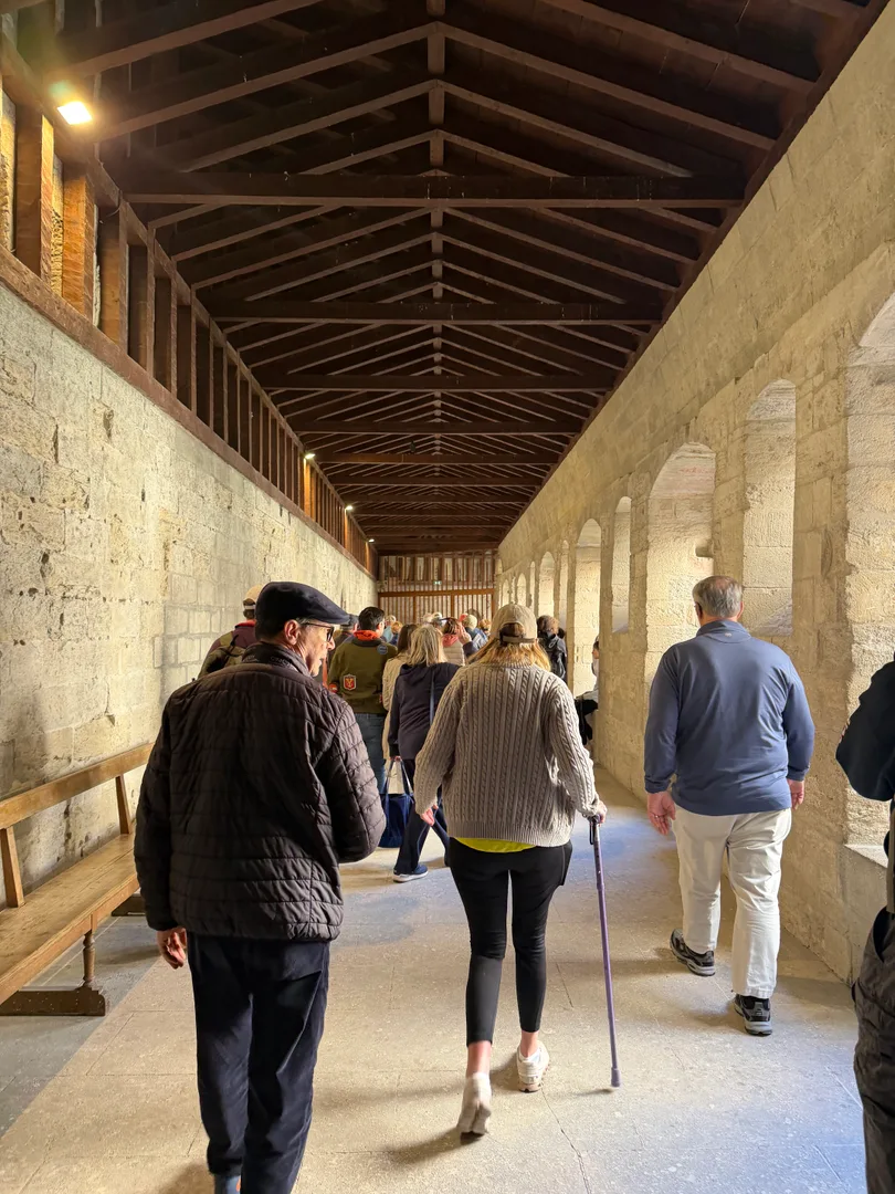 Queues at the Papal Palace in Avignon.HEIC