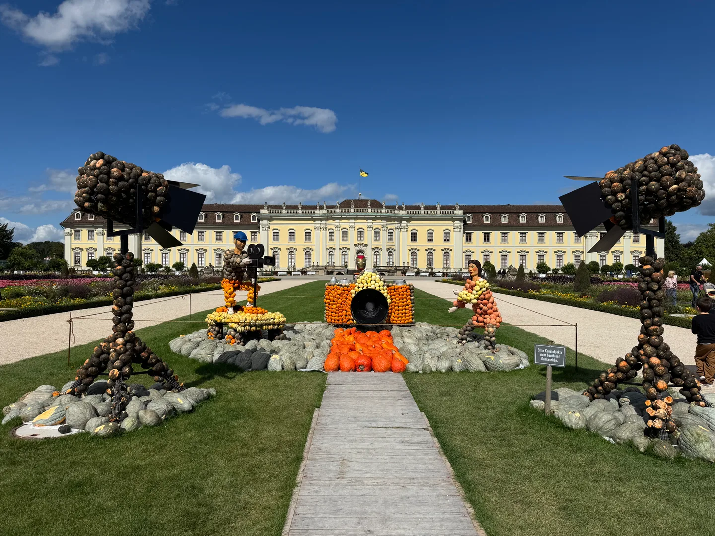 Kürbisausstellung in front of Ludwigsburg Palace. Lights, camera, action! The perfect spot for photos!